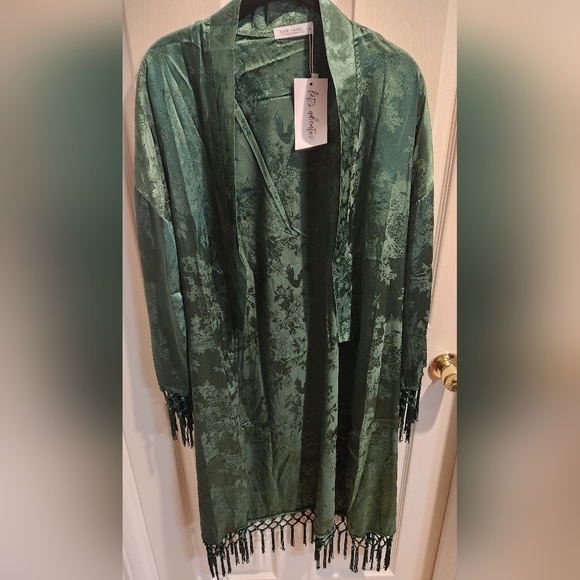 12th Tribe Melanie Dark Emerald Jacquard Kimono - Picture 3 of 5